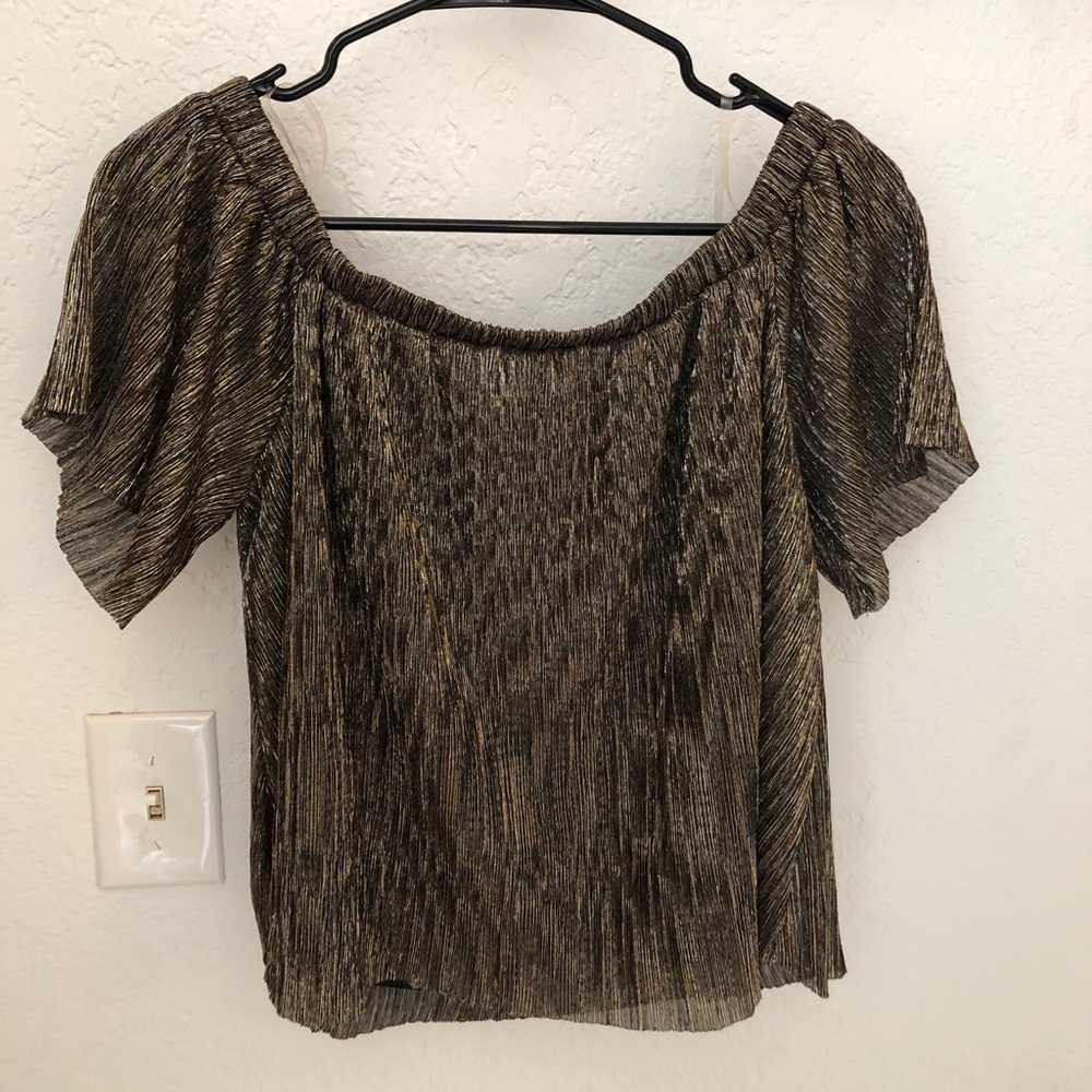 Lush gold top